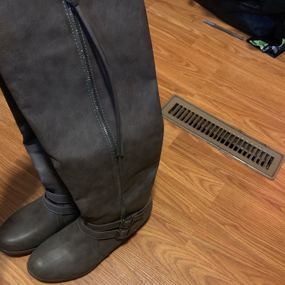 Boots - Picture 2 of 3